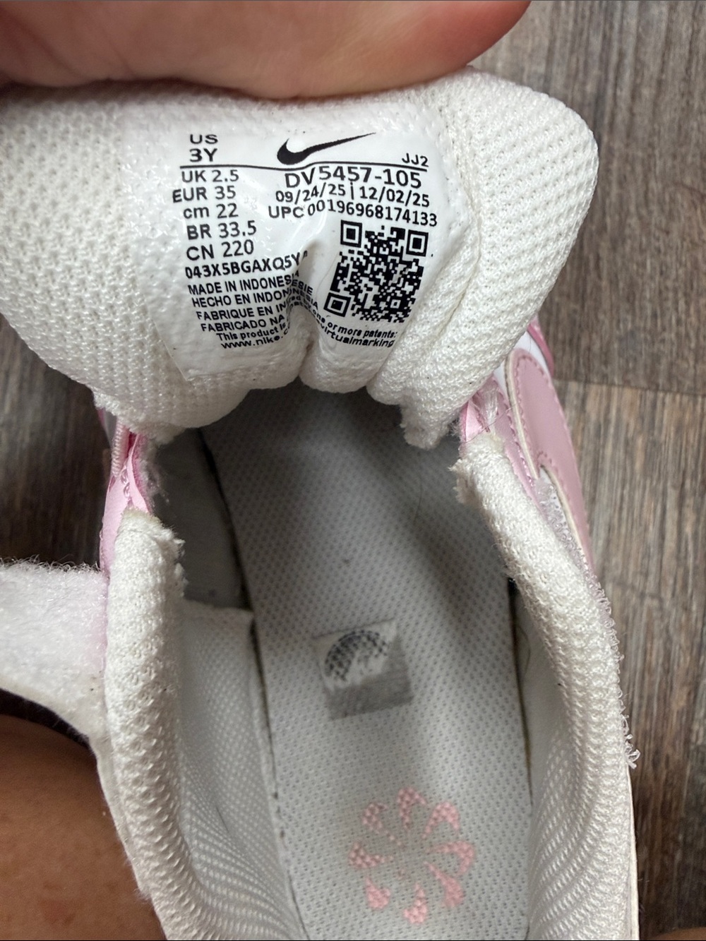 Nike Kids White and Light Pink Low-Top Sneakers - Picture 4 of 4